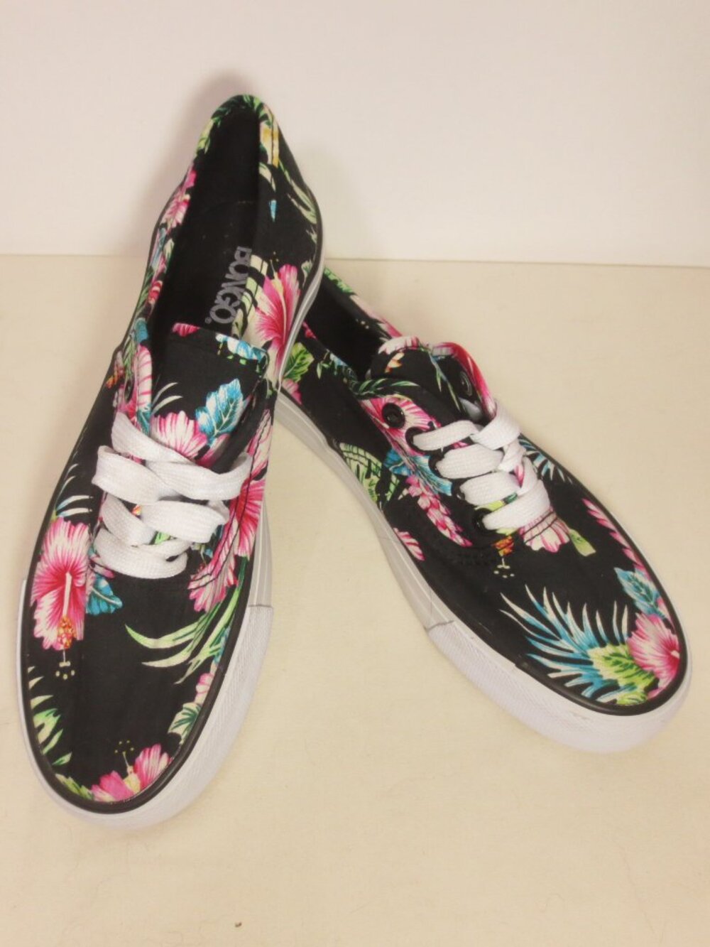 NEW BONGO Charlize Shoes Black Island Floral Print Canvas Deck Sneakers Size 8